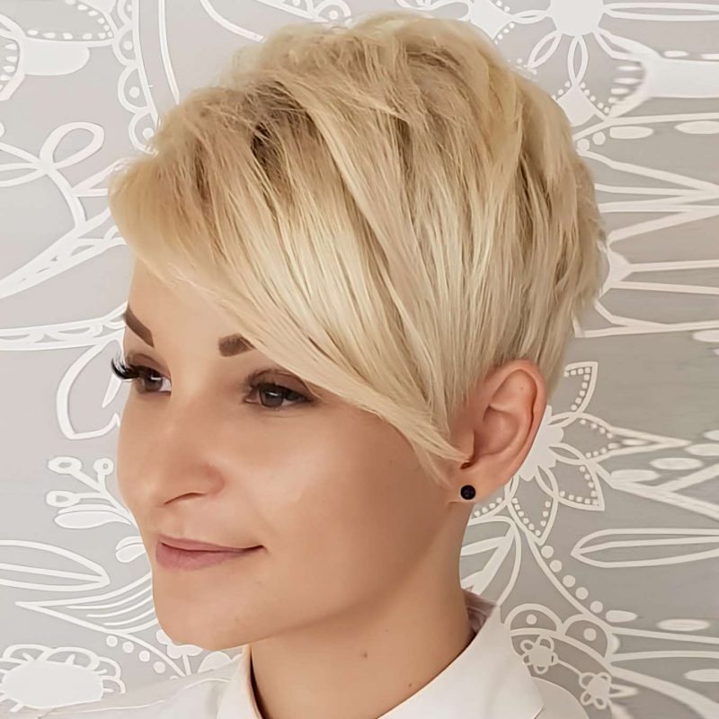 The Versatility and Elegance of Short Hairstyles - 2