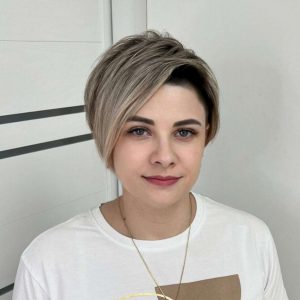 Sleek Layered Bob with a Side Part Sleek Layered Bob with a Side Part