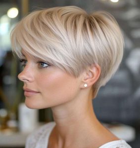 Side-Swept Blonde Pixie with Subtle Highlights Side-Swept Blonde Pixie with Subtle Highlights